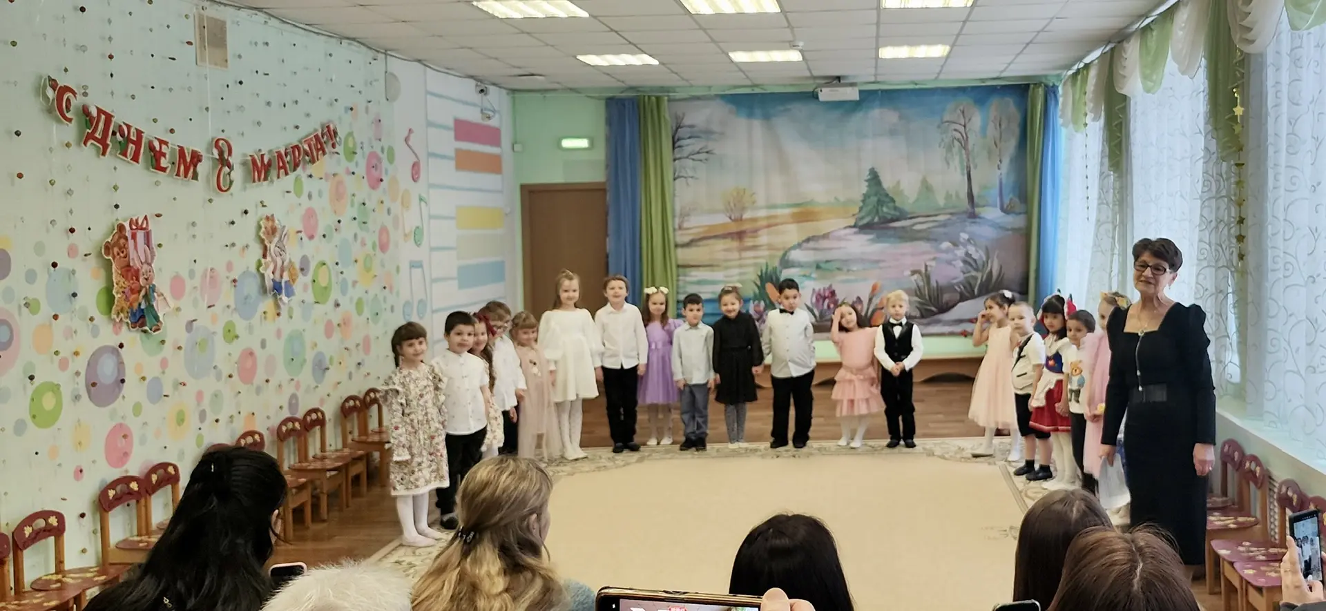 💐 Самые нежные поздравления – от наших дошколят!  🌷 Праздничные утренники к 8 Марта подарили всем на
