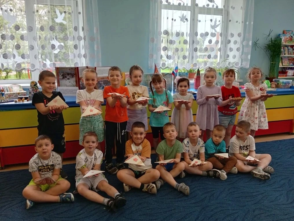 🎗️В рамках празднования Дня Победы в кружке «Волшебный мир оригами» дошкольного отделения «Журавушка