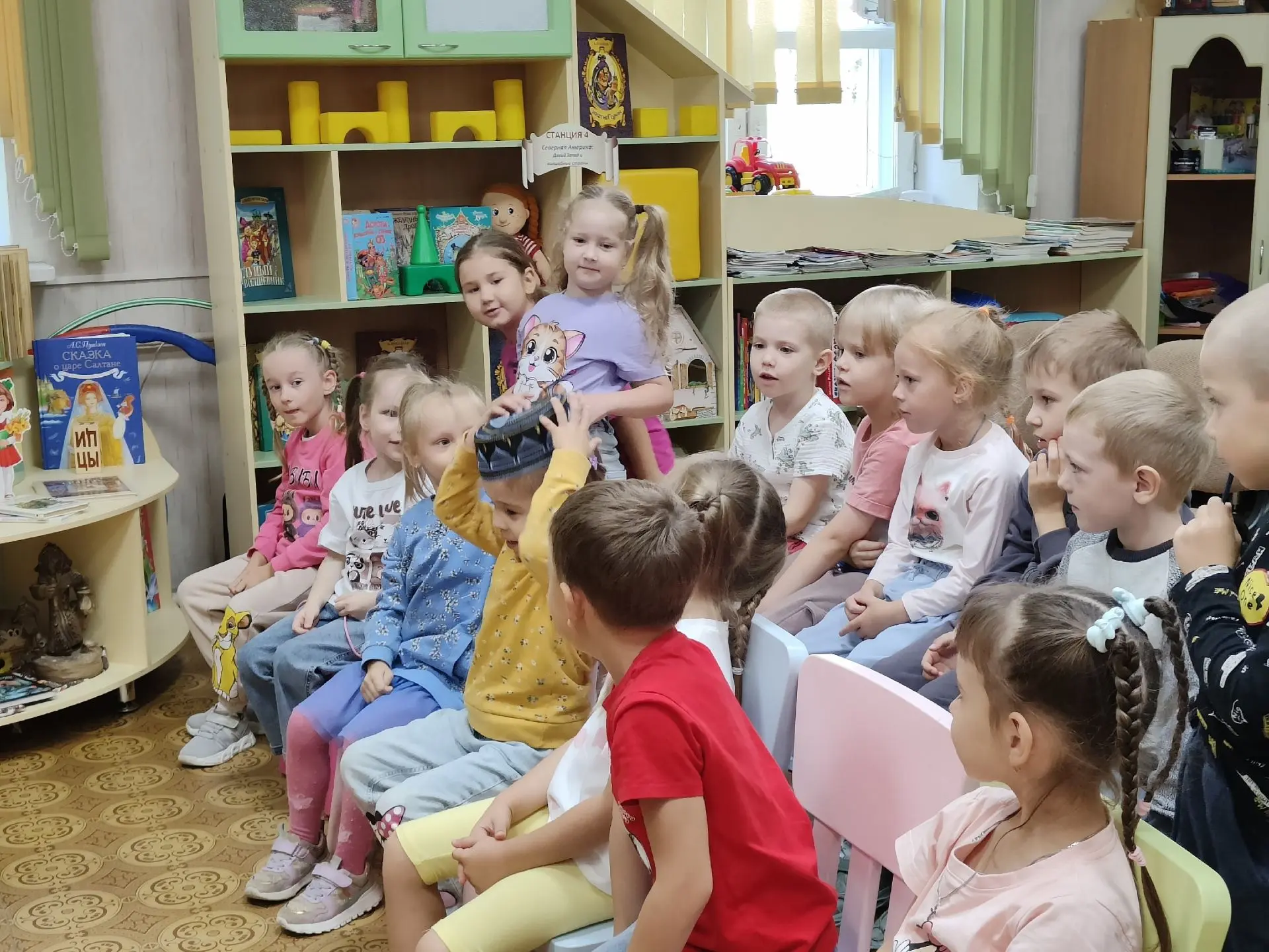 В группе "Солнышки" реализуется проект "Живут в России разные народы", посвящённый году...