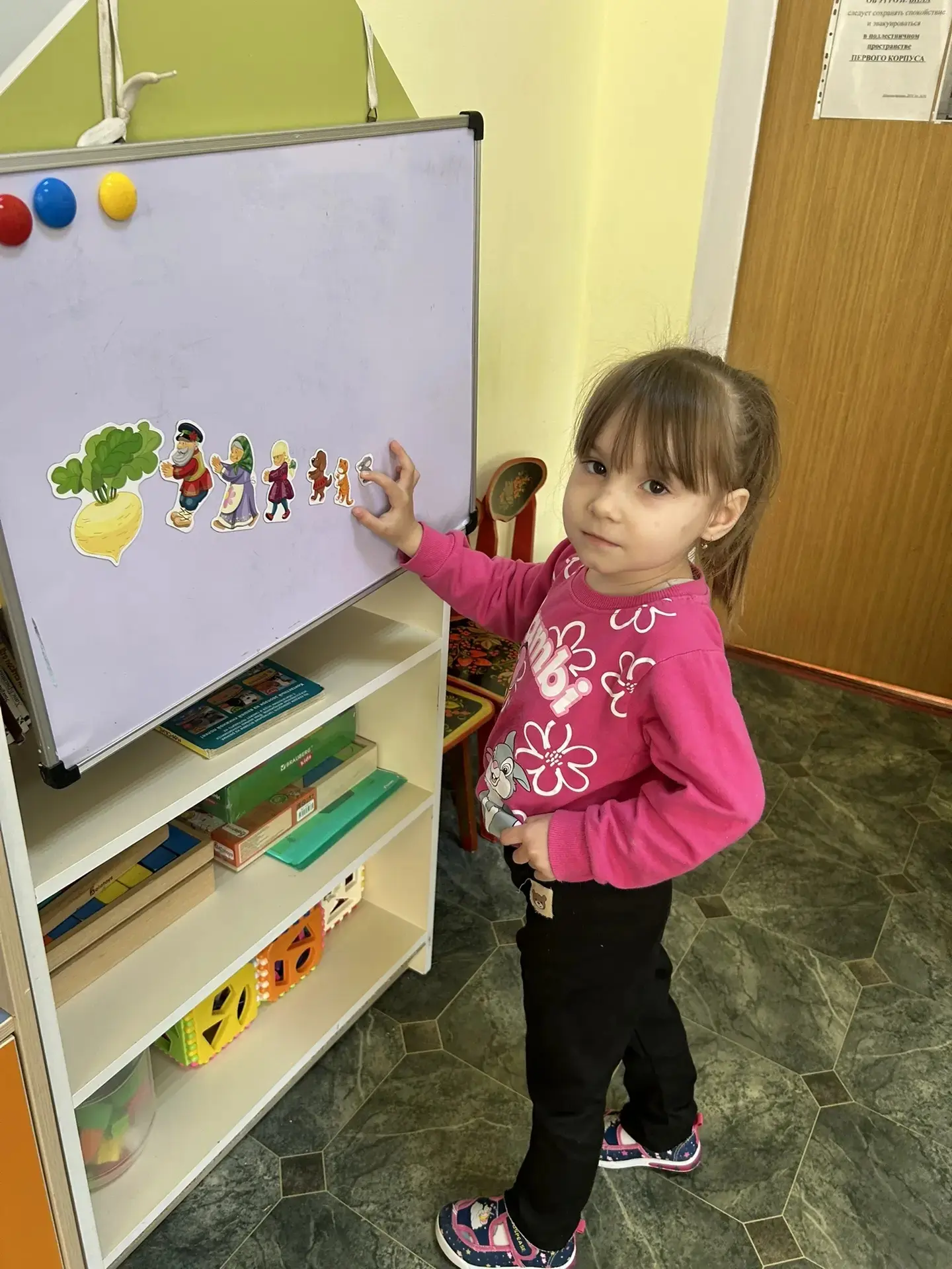 Дети группы №1 погрузились в волшебный мир русского народного фольклора с помощью магни...