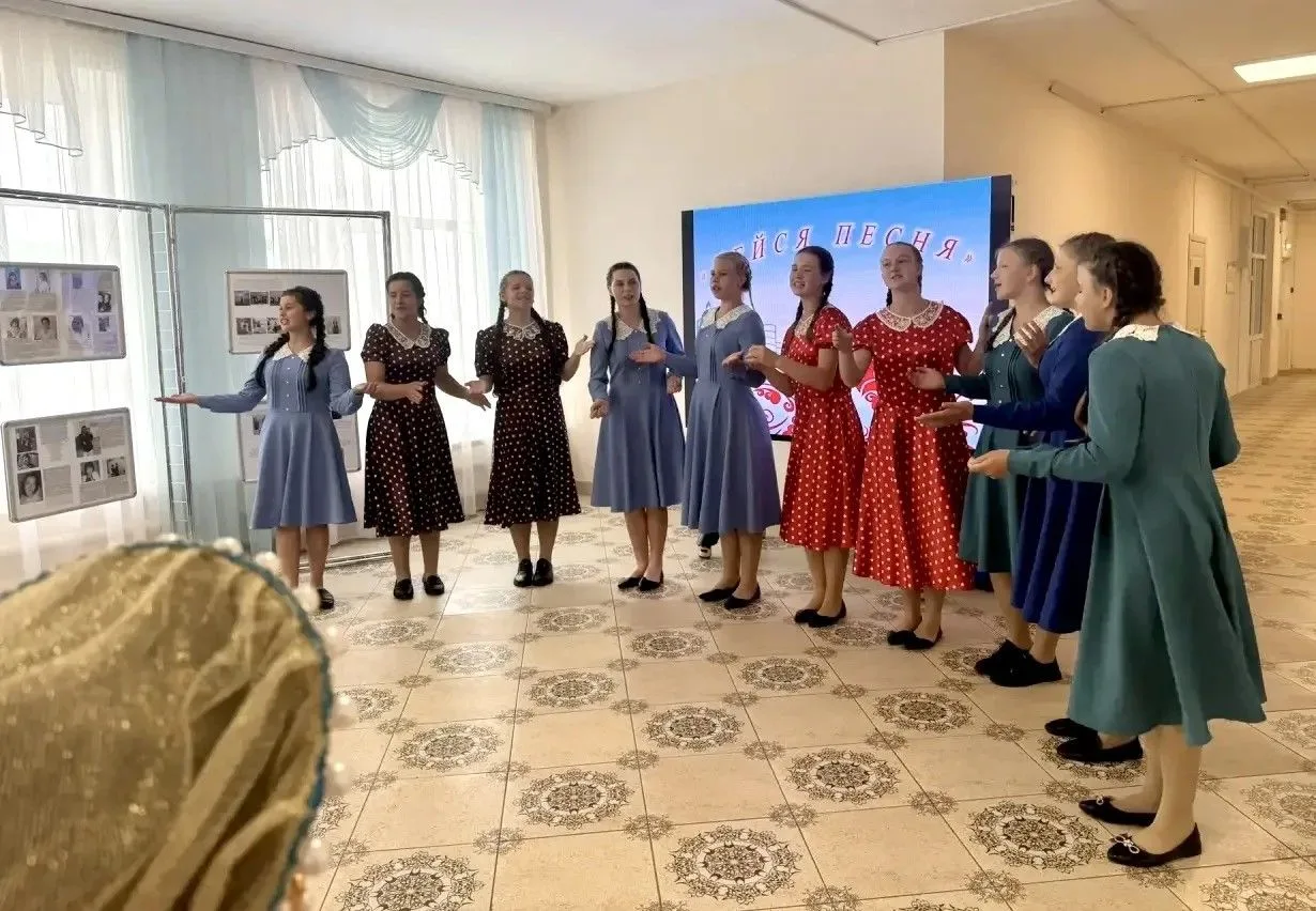 🎉 Сегодня состоялся фестиваль «Лейся, песня!», посвящённый народным песням! 🎶

Каждая группа подош