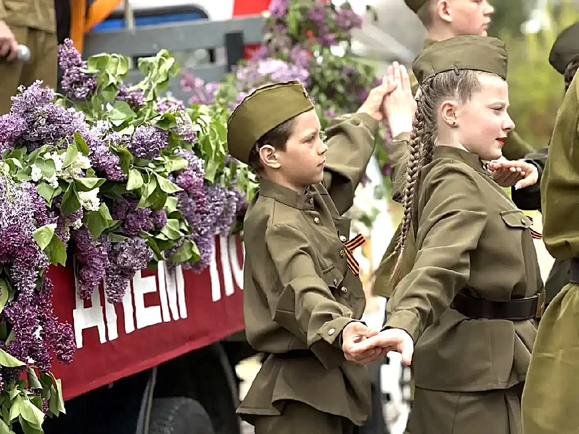 ТВОРЧЕСКИЕ КОЛЛЕКТИВЫ ГУЛЬКЕВИЧСКОГО РАЙОНА ПОЗДРАВИЛИ ВЕТЕРАНОВ С ДНЁМ ПОБЕДЫ!   В преддверии велик
