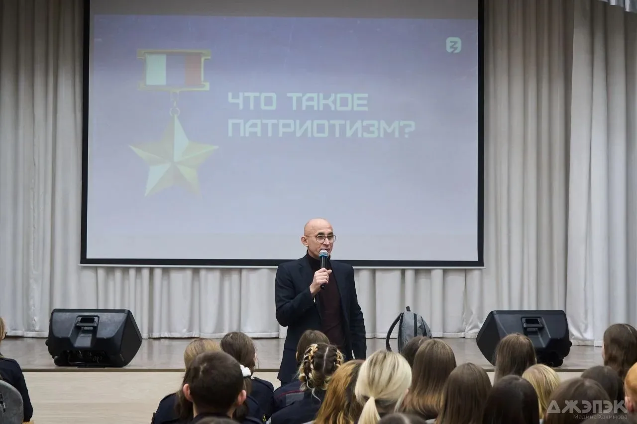 🇷🇺 Помощник губернатора Алтайского края рассказал студентам колледжа о помощи ЛНР.  11 февраля 2026 