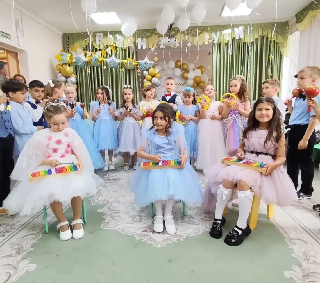 🎈Ты нас принял малышами,