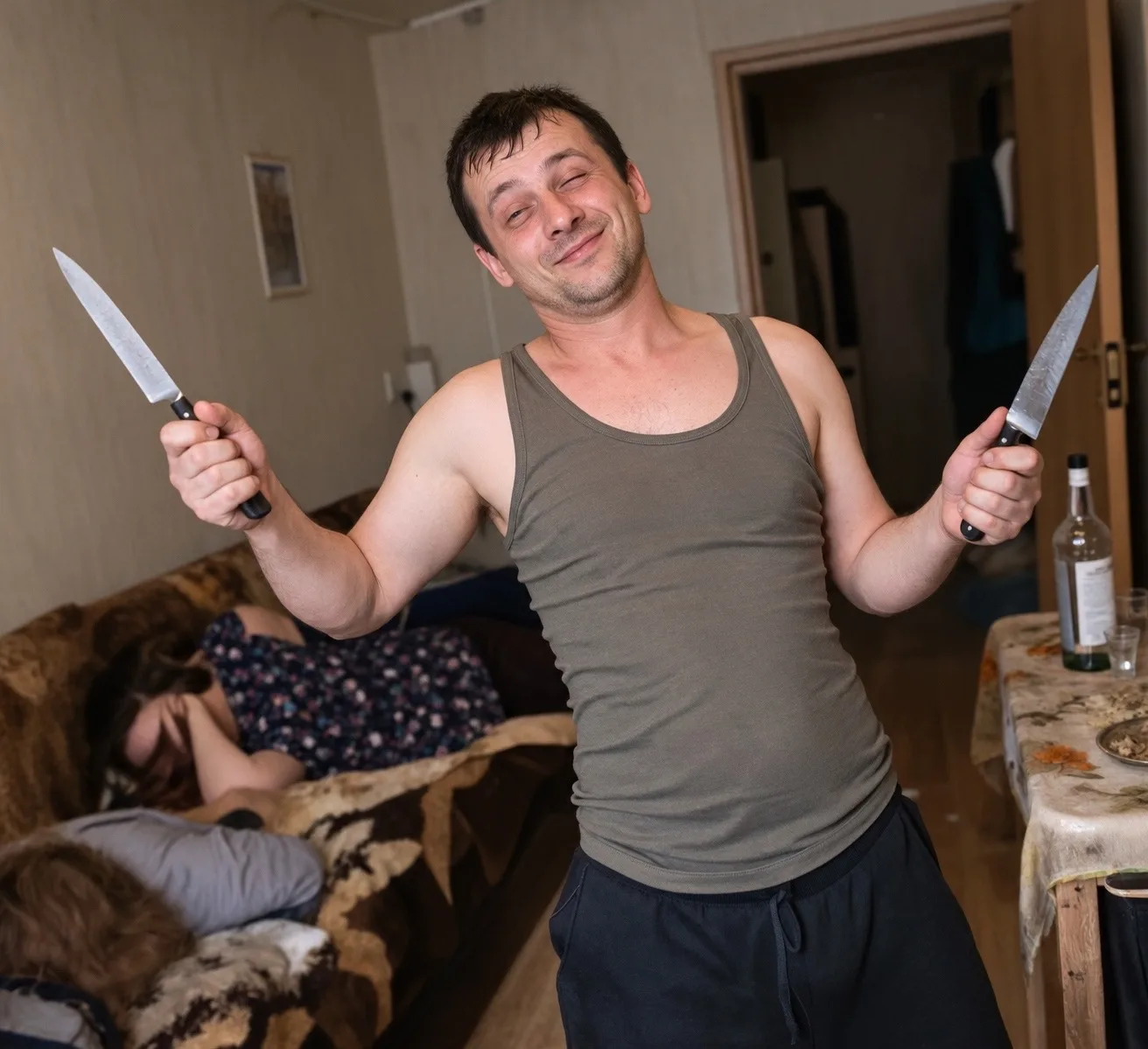 «Алтайский ниндзя» взял по ножу в каждую руку и одновременно пырнул двух женщин