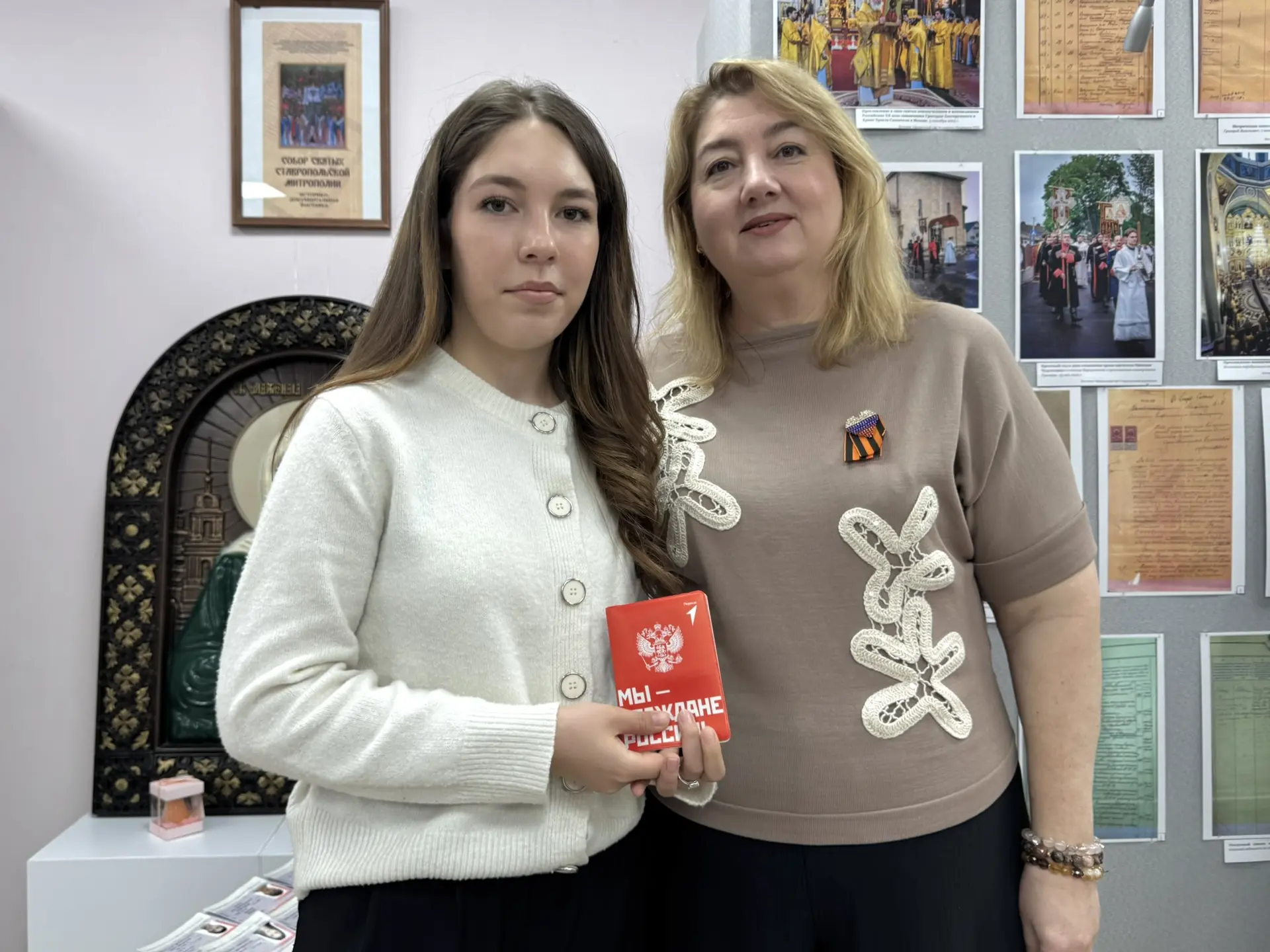 В преддверии Дня космонавтики прошла акция «Мы — граждане России»!   14-летние ребята получили свой 