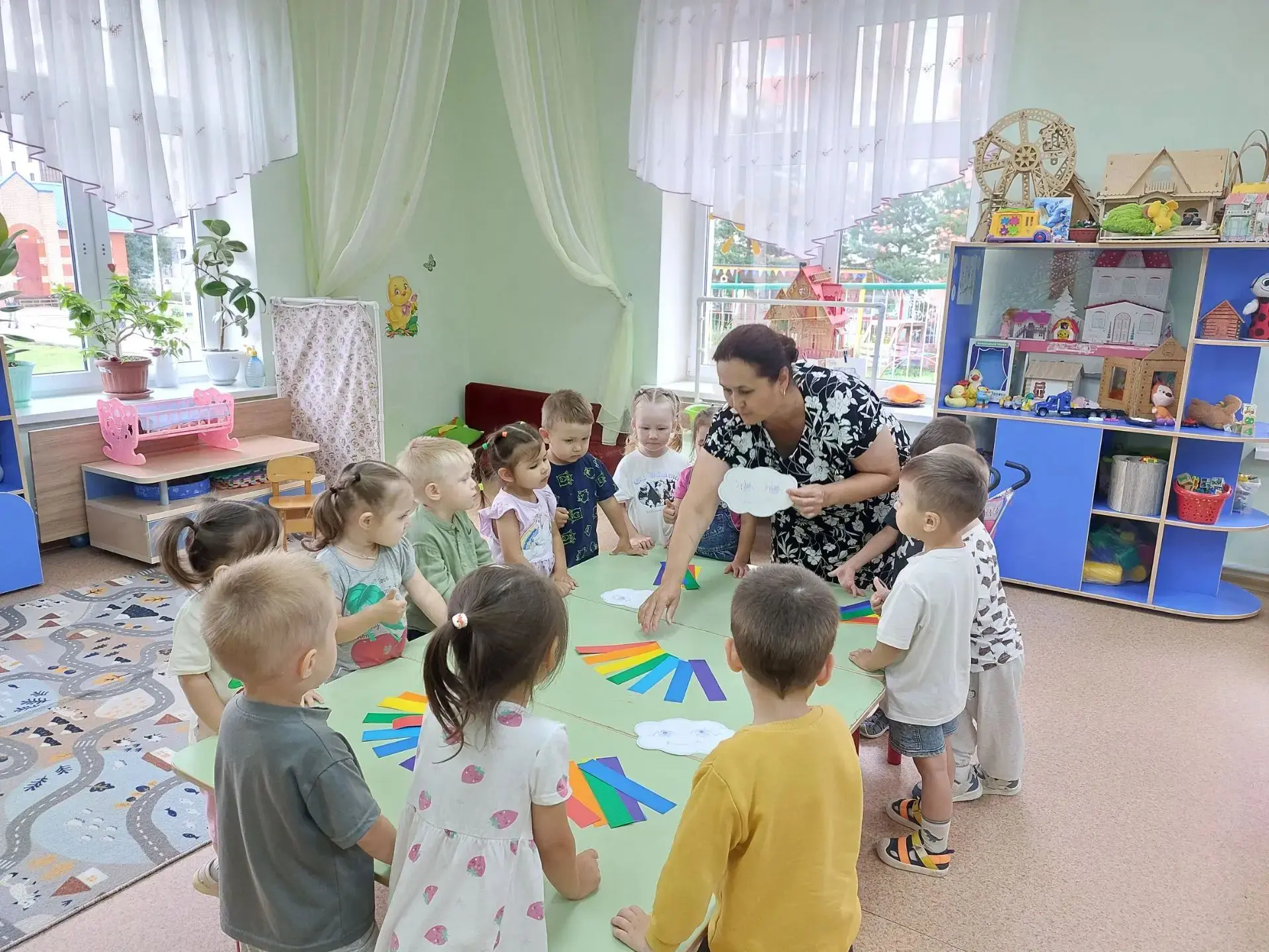 Сегодня в нашей группе «Кроха» было по-настоящему ярко! 🌈 И красочно! В рамках тематической недели 