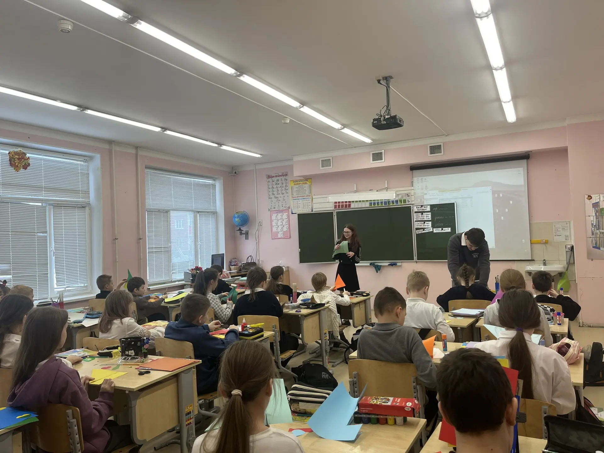 С 23 февраля поздравляем! 🇷🇺  В преддверии Дня защитника Отечества в нашей школе царила особенная, т