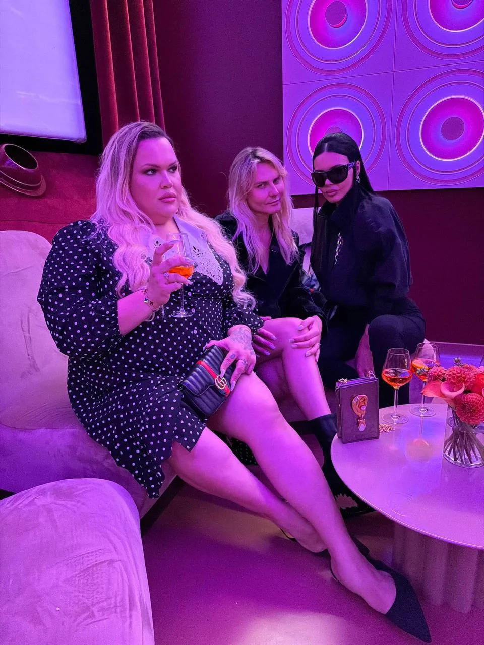 Hot-mommy Оксана Самойлова на фоне скандала со стрельбой Джигана и обвинений Виктории Б...