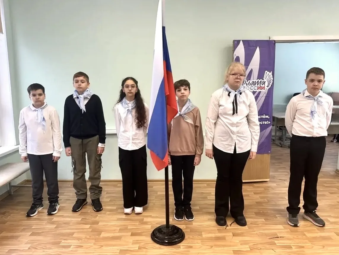 Всем привет! 🚀 Стартовали в новую учебную неделю, последнюю в этом месяце.   🇷🇺 В учебных корпусах п