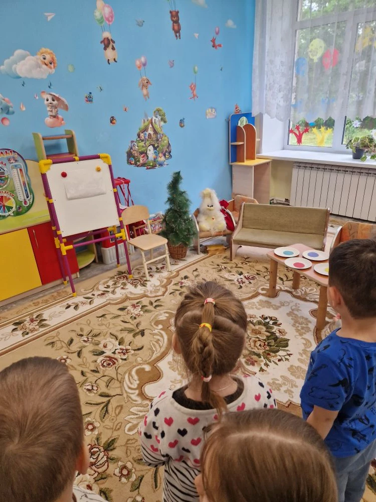✨ «Волшебная полянка»: сенсорное занятие, которое превращает малышей в исследователей 🕵️‍♂️🌿

Заче
