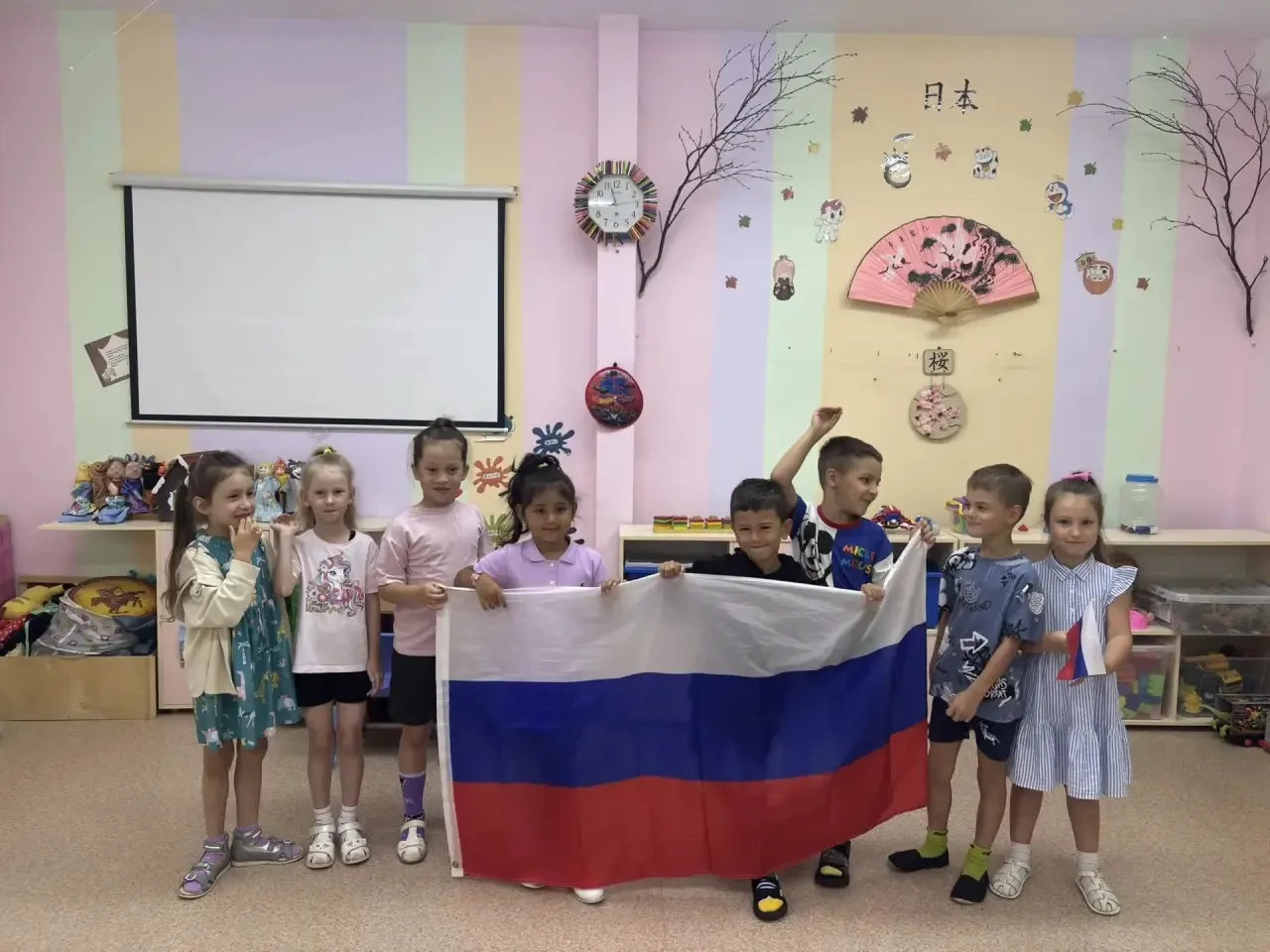 🇷🇺🎨 «День флага»: в нашем саду гордость за Россию в каждом сердце 🎨🇷🇺