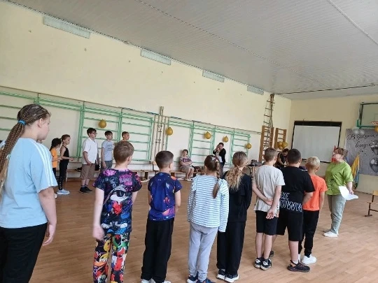 1 июня, в День защиты детей, в нашей школе состоялось открытие летней площадки «Радужный мир детства
