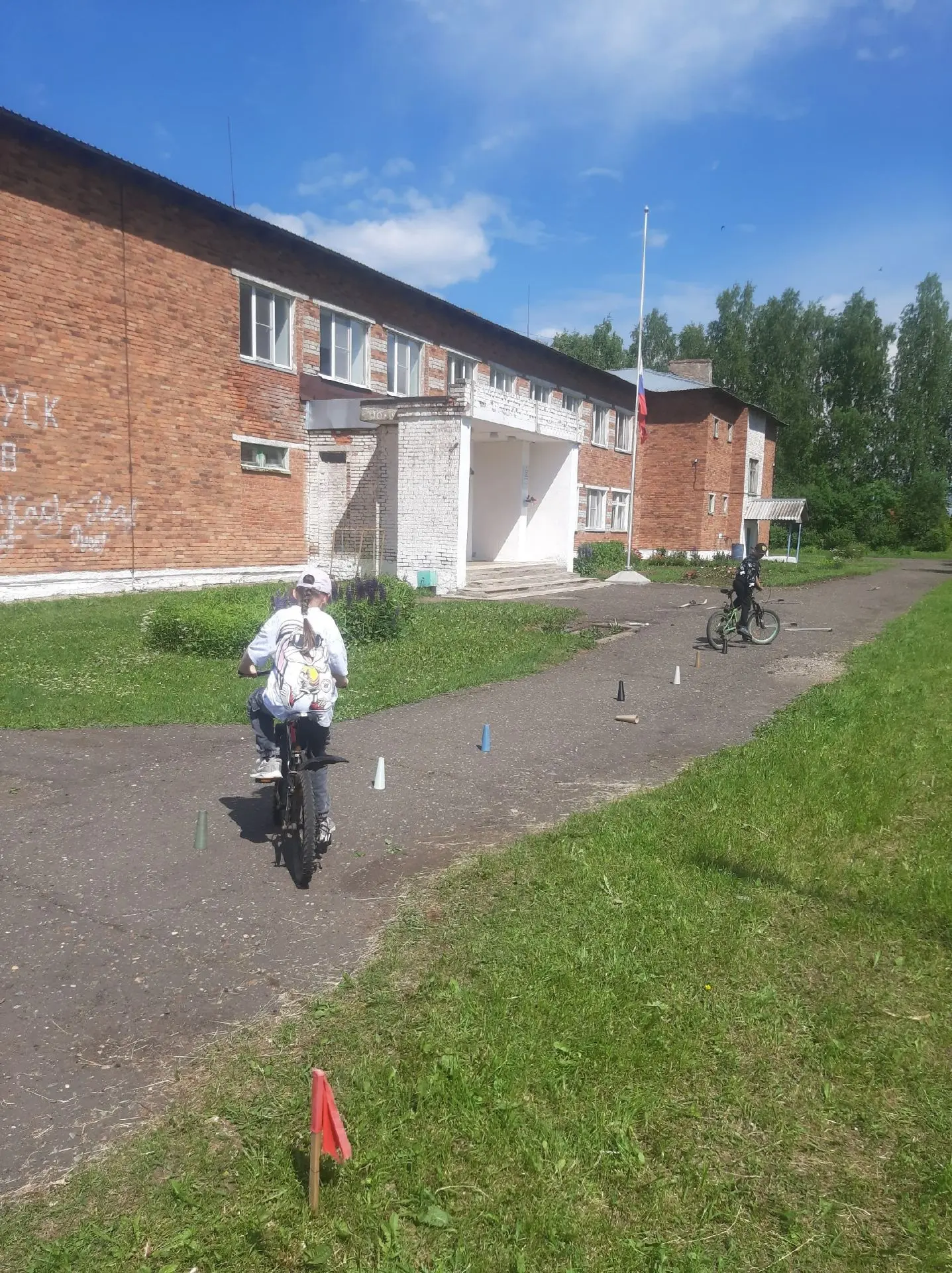 3 июня - Всемирный день велосипеда🚲✅
В этот день ребята повторили правила безопасного передвижения 