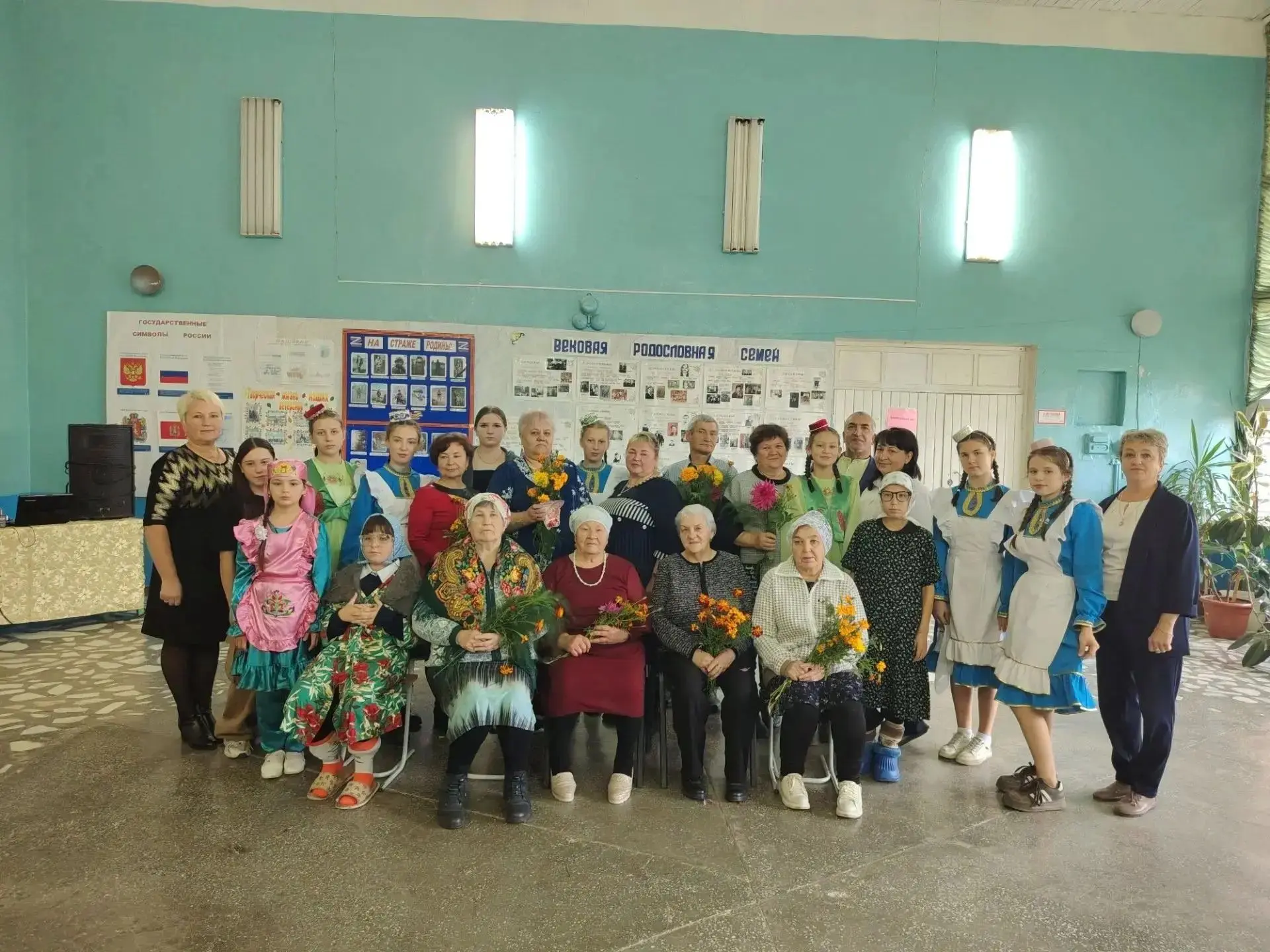 Дорогих гостей, пожилых людей 1 октября принимали в Икшурминском ДК на праздничной прог...