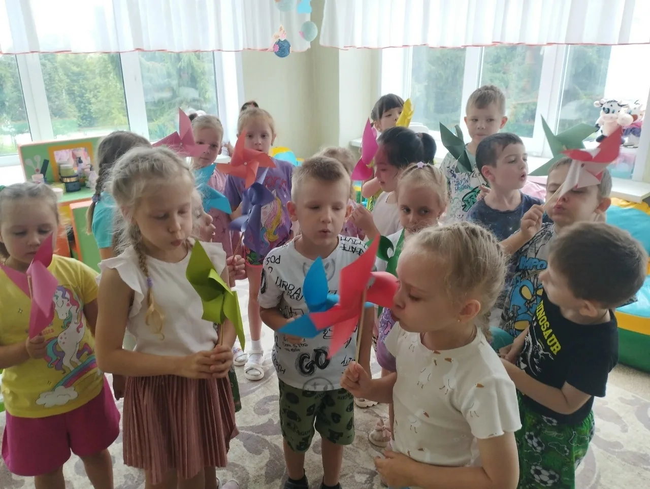 ❓А знаете ли вы, каким сильным может быть воздух?! 🌬️

Воздух кажется нам чем-то неосязаемым — проз
