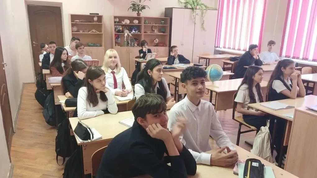 Для учащихся  МБОУ "Лицей экономический 71" прошли экоуроки "День Воды" ". В ходе мероприятия школьн
