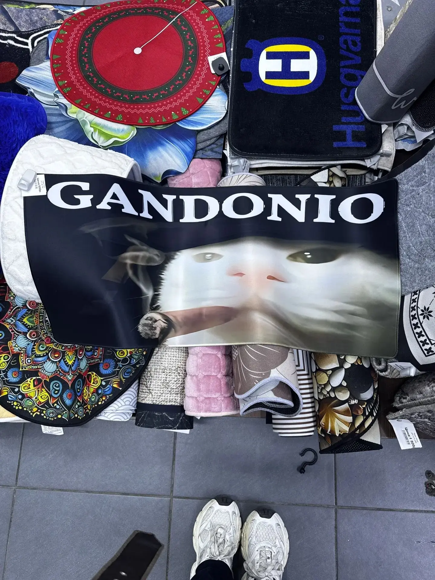 Ребята, срочно нужен Ваш совет. Покупаем постер на стену или нет? 🤣🤣🤣