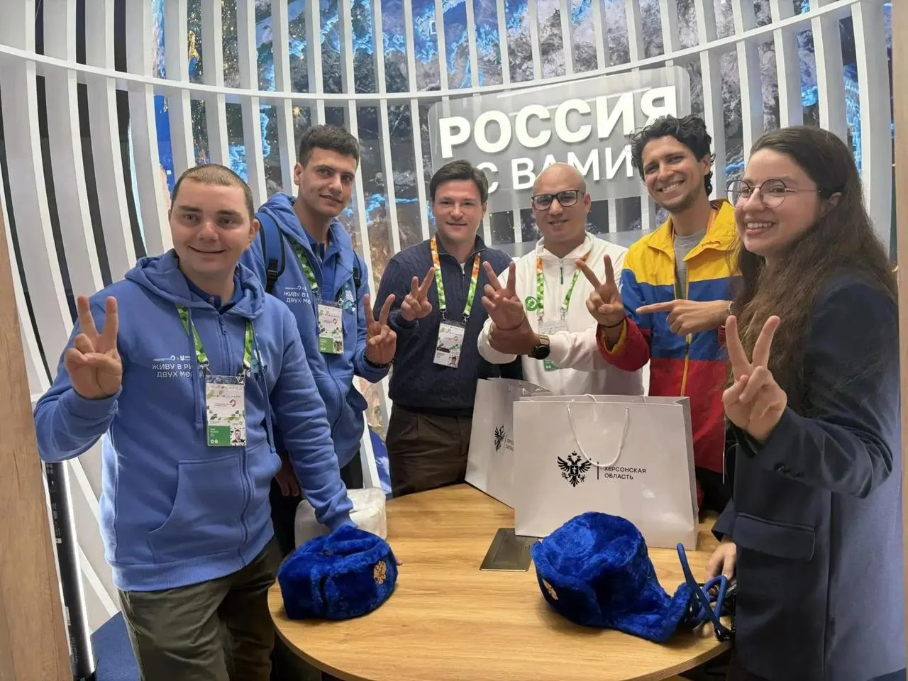 📍 На Международном фестивале молодежи в Екатеринбурге делегация Херсонской области вст...