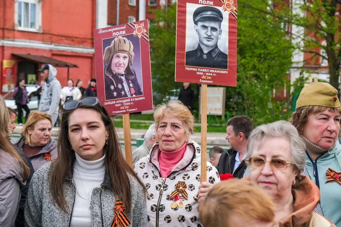 Он вчера не вернулся из боя...  Простые парни, слава которых бессмертна. 14 фотографий, а рядом имен