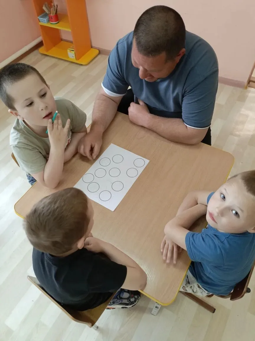 В объединении "Почемучка" прошло совместное с родителями занятие.  Мамы и папа стали по...