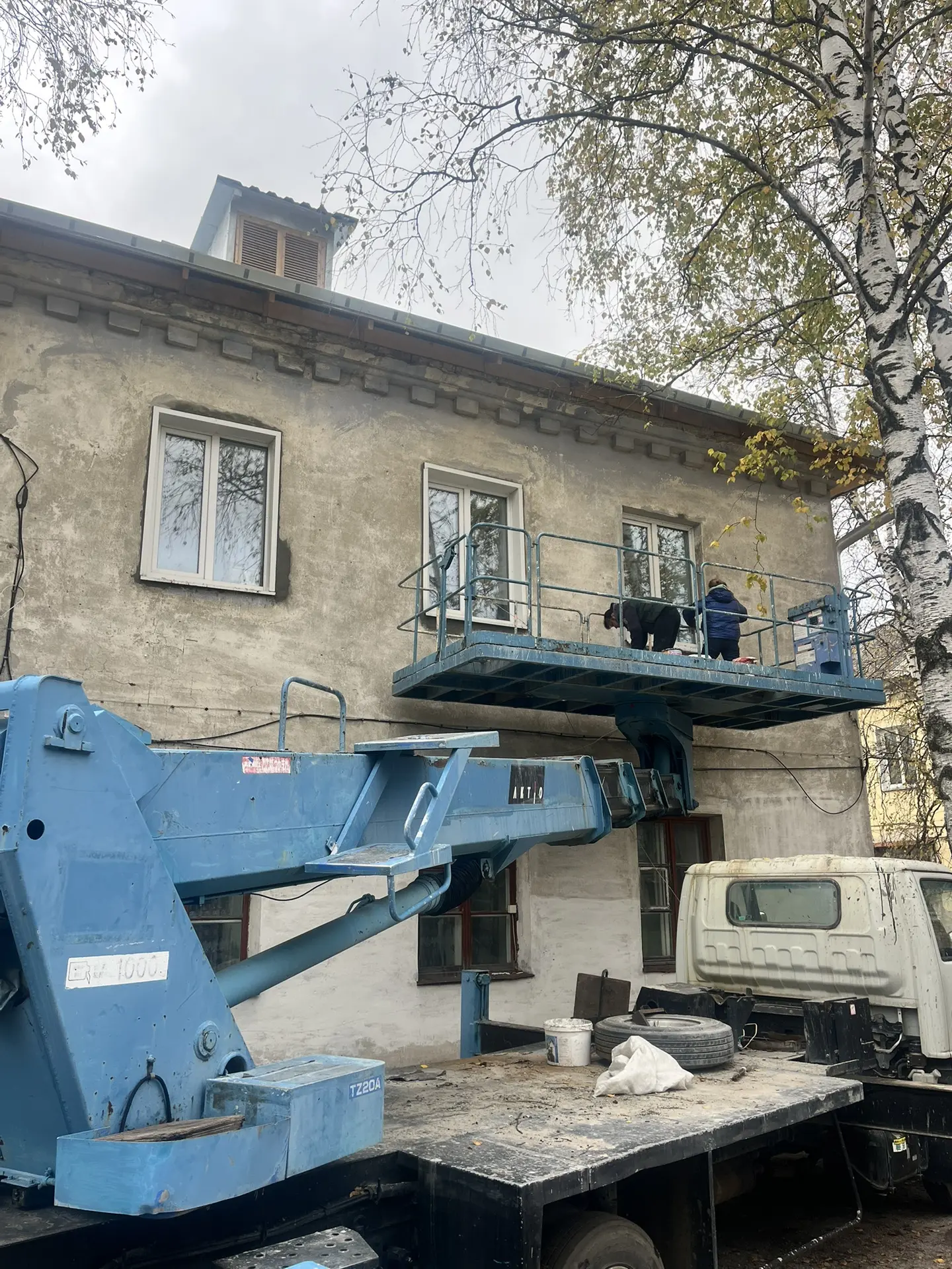 Проведена затирка откосов ещё 3х оконных проемов,после пропенивания по адресу ул.Лазо,д.32