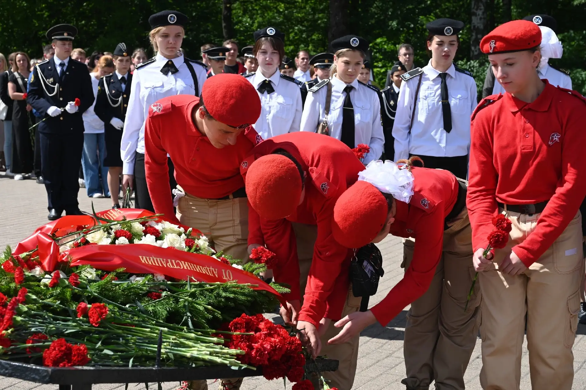 🕯На Серафимовском кладбище почтили память погибших в годы Великой Отечественной войны 

22 июня, в 