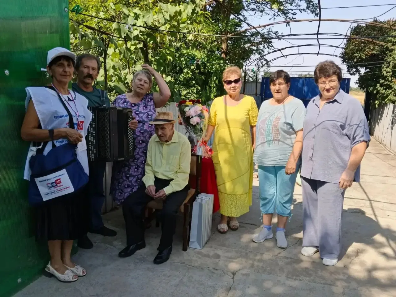 Сегодня с Днем Рождения, с 98-летием поздравили труженика тыла Балабан Ивана Прокофьеви...
