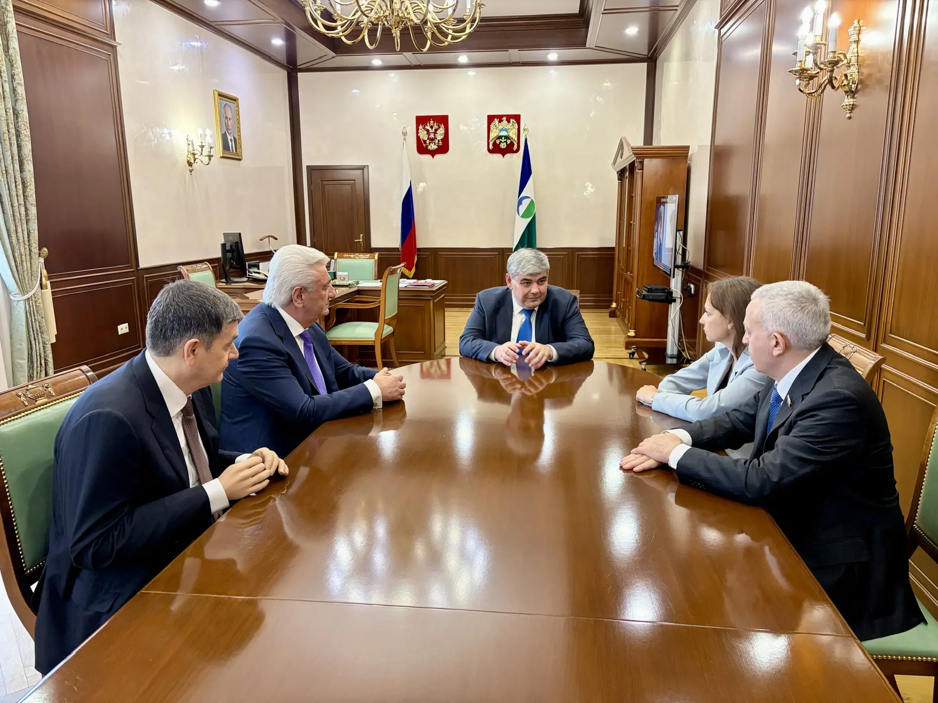 После оглашения Послания Парламенту Кабардино-Балкарской Республики встретился с сенато...