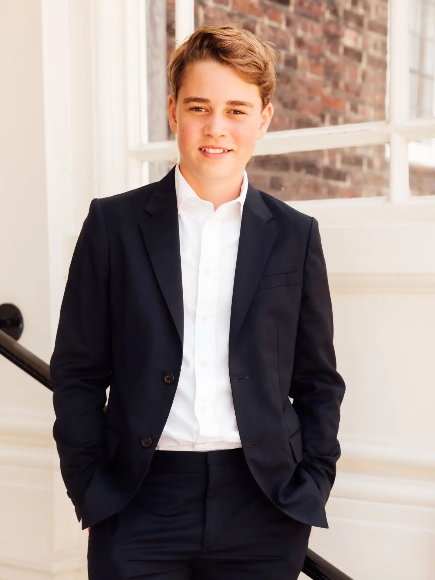 А вот и поздравление из аккаунта принца и принцессы Уэльских:

Happy 13th Birthday, George! 🎉