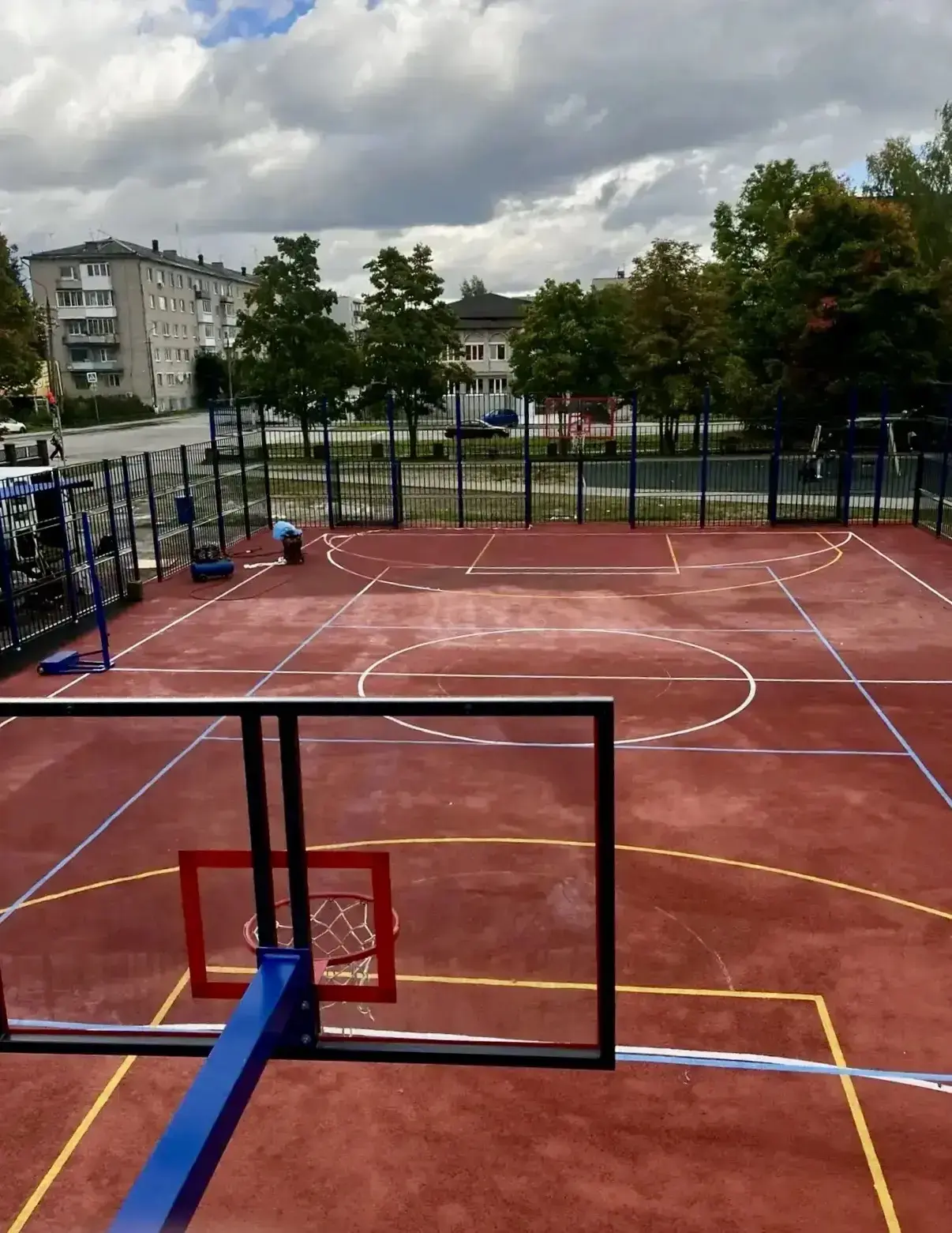 ⚽ В городском парке Невеля «умная» спортивная площадка открыта!