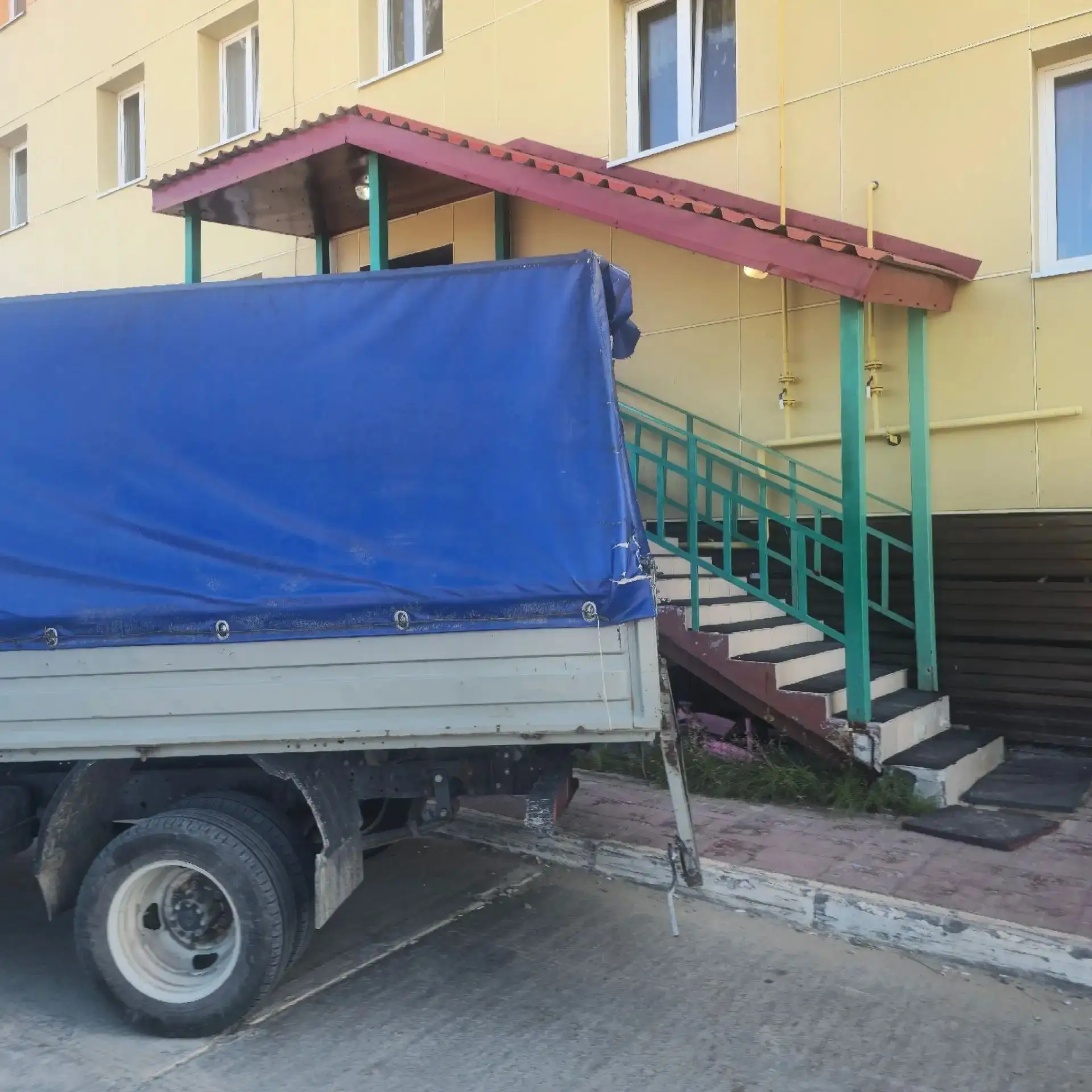 В Тазовском районе за три часа организовали переезд ветерана СВО с ограниченными возмож...