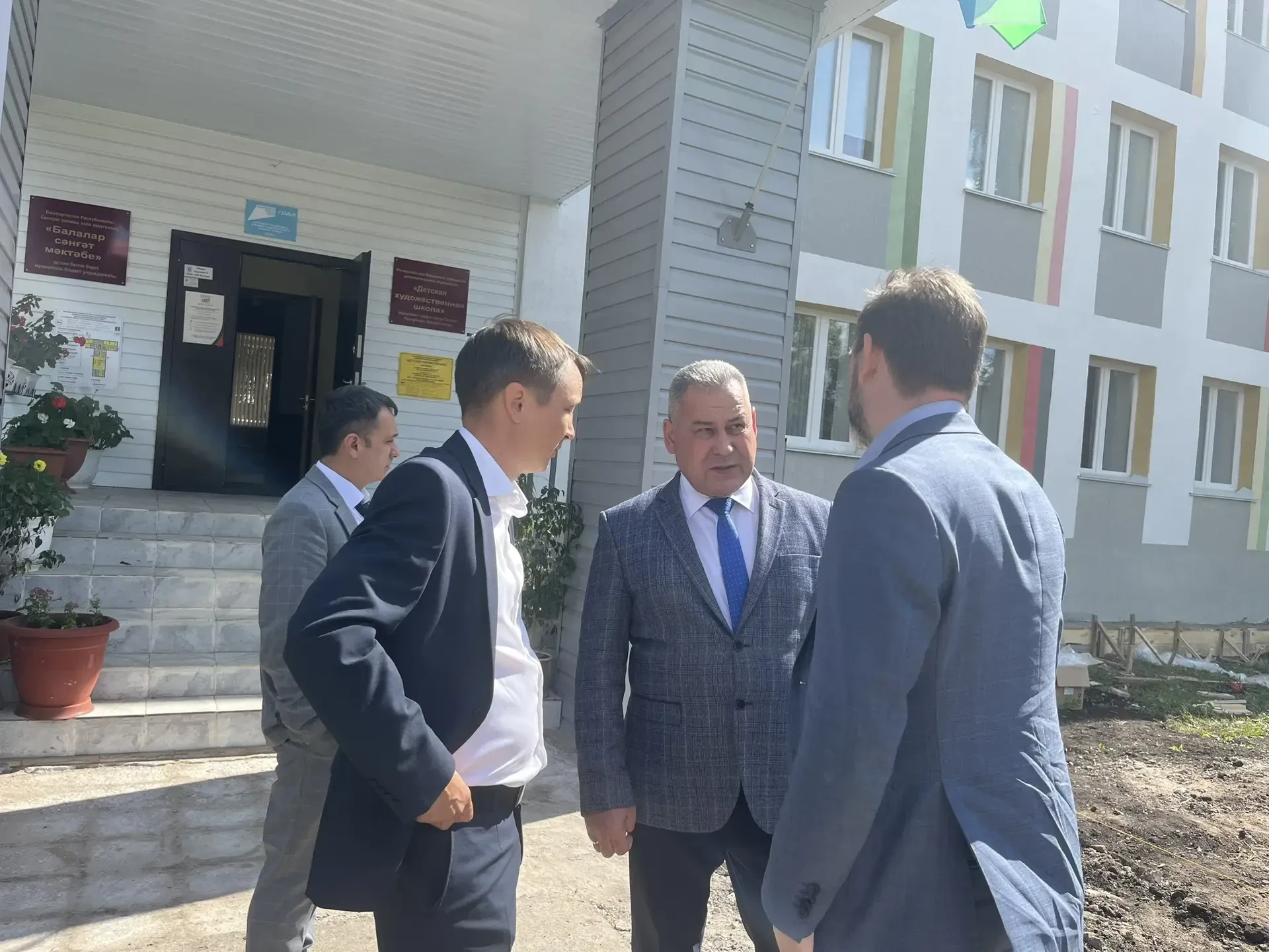 Сегодня с проверкой заехал в Детскую художественную школу. Совсем скоро, после масштабн...
