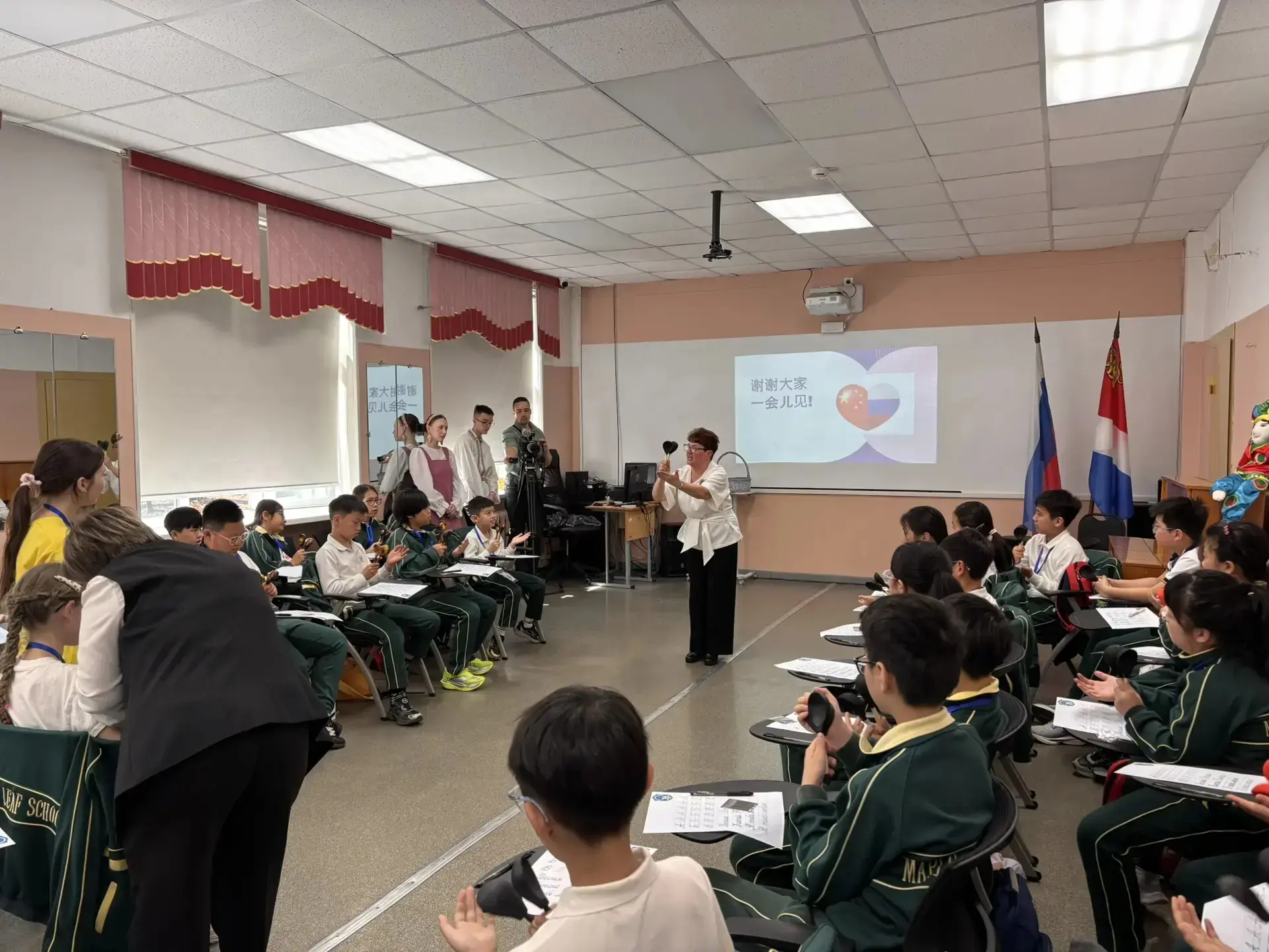 🇷🇺🇨🇳 Укрепляем международные связи! 🌍  27 апреля в Губернаторском лицее состоялся очень яркий и тёпл