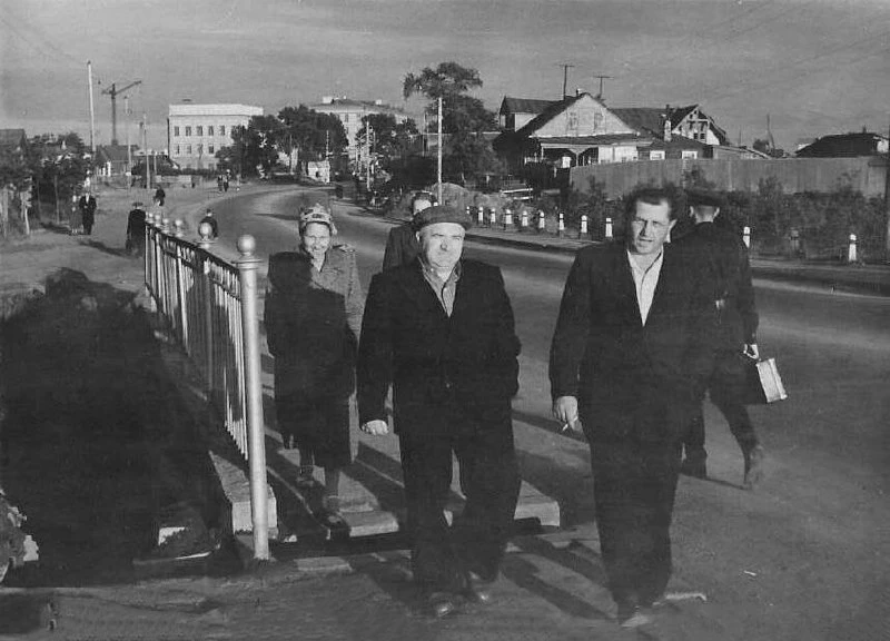Мостик через Люберку и переезд у станции Мальчики: кадр 1954 года