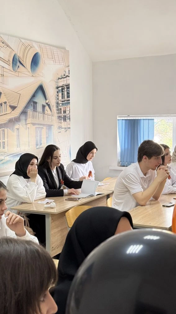 В СКУиНТ прошел классный час, посвящённый Дню Победы.