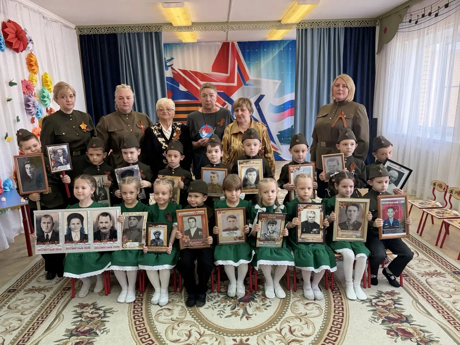 В преддверии празднования Дня Победы,  у ребят старших групп  прошел утренник ( воспита...