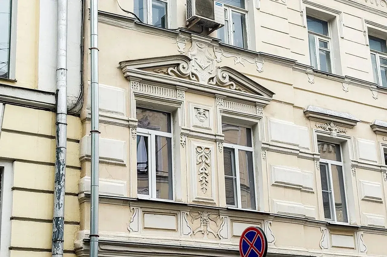 В Казарменном переулке отремонтируют жилой дом с вековой историей
 
📍По адресу: Казарменный переуло