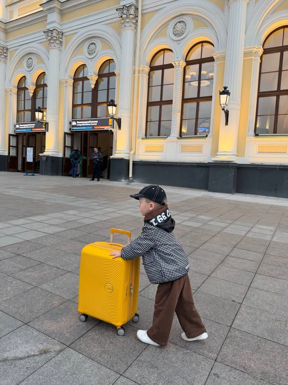 Спонтанно решили махнуть в Питер на недельку! Никаких долгих сборов и планов — просто взяли и поехал