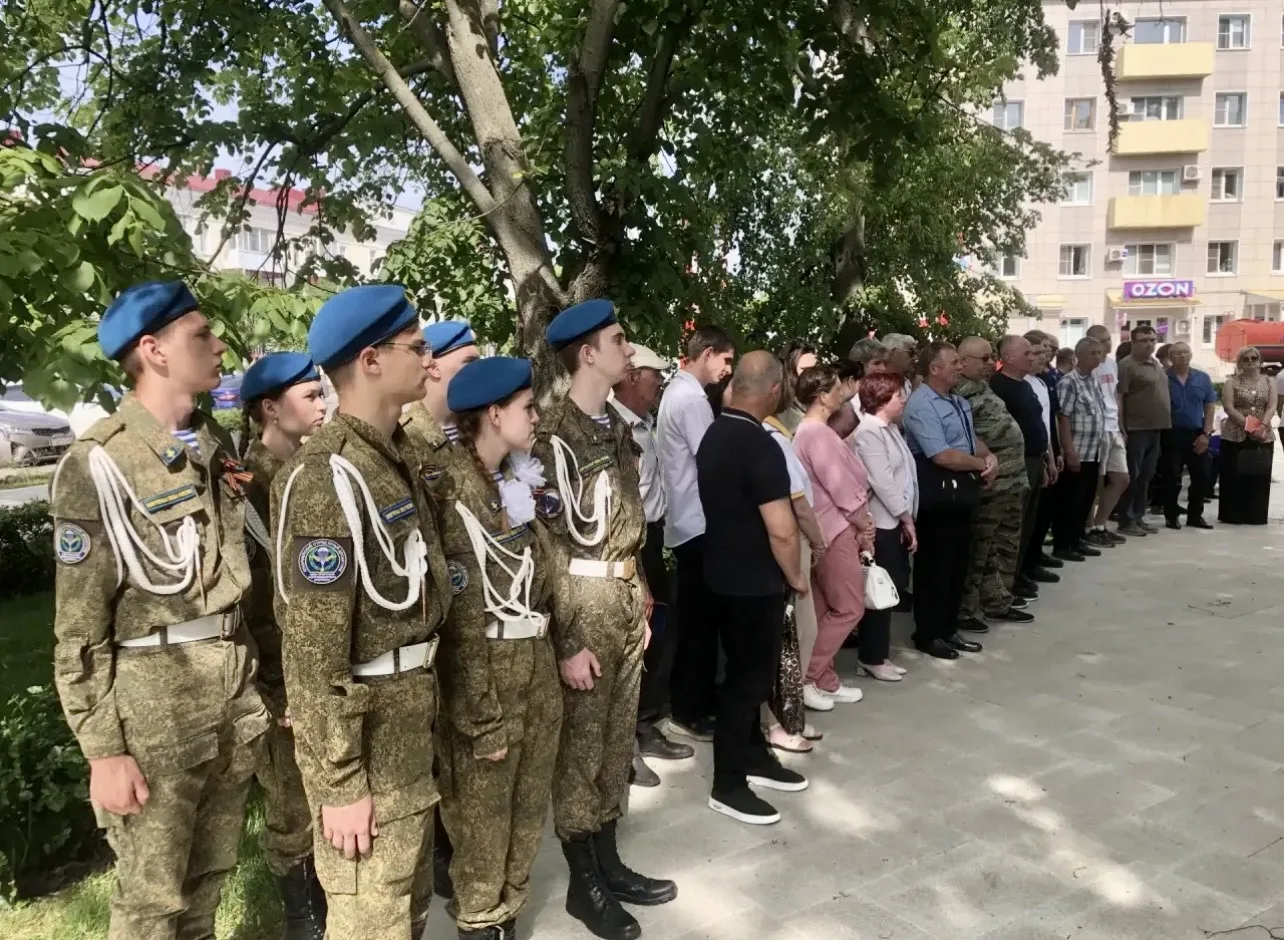 ПОСТ №1 

✅Воспитанники юнармейского отряда «Юный десантник» имени Героя России А.В.Кондрашкина прин