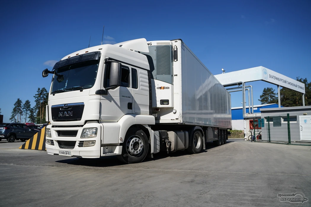 🚚🛣 На Урале грузовым автомобилям запретили ездить по трассам из-за жаркой погоды.