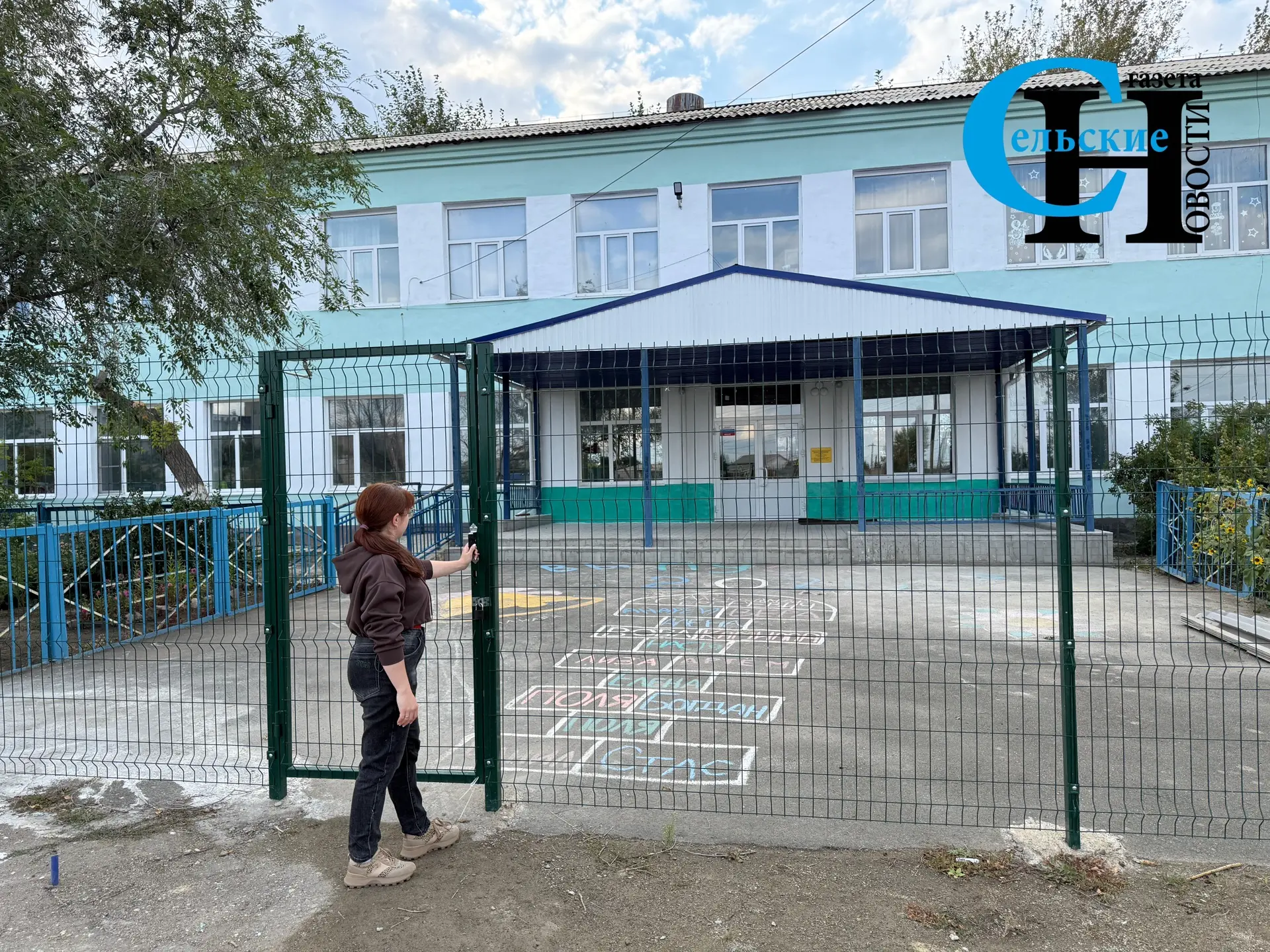 👍В Брединской школе № 3 обновили фасад и устранили многолетнюю проблему.
