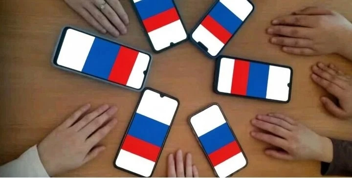 "Белый, синий, красный — цвет страны прекрасной!"