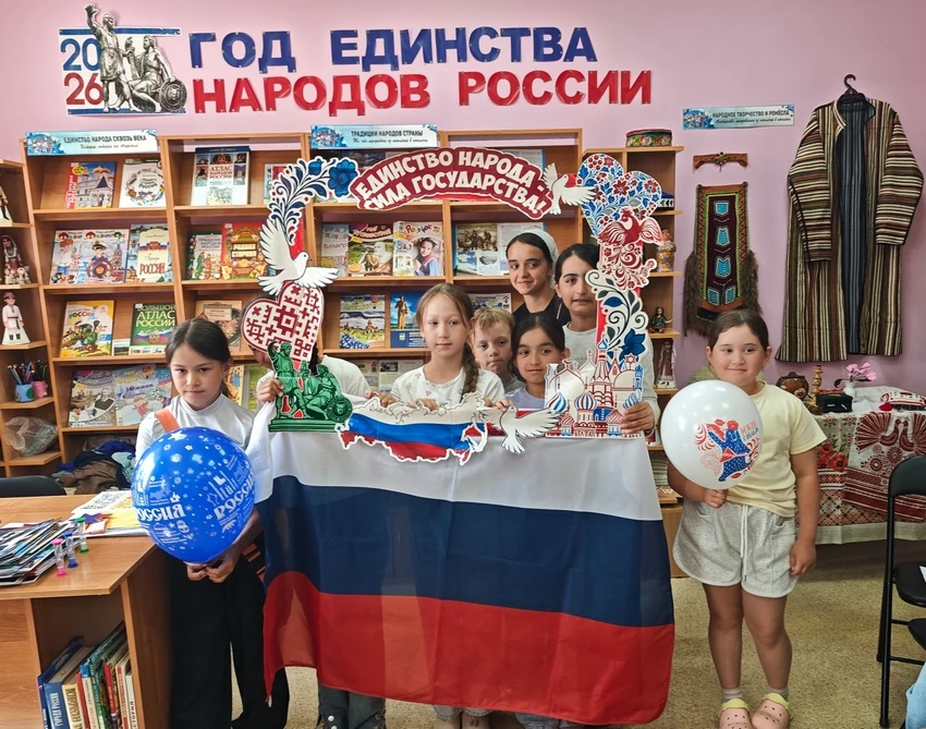 День России: единство и патриотизм

Детская библиотека им. Н.К. Оёгира совместно с молодежным центро
