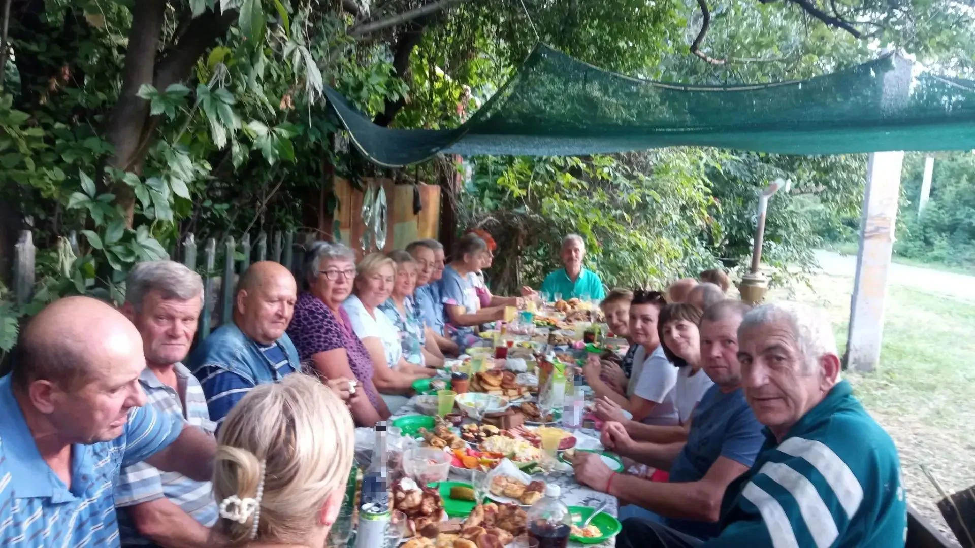 🧑‍🧑‍🧒‍🧒 Жители улицы Ударной Куйбышевского района торжественно отметили 90-летие со...