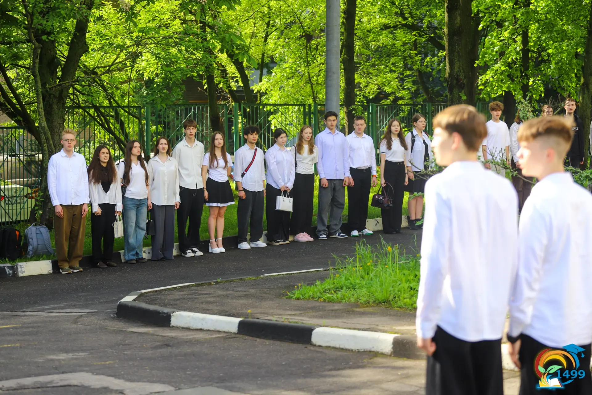 🎓Для наших 11-классников эта торжественная линейка стала одной из последних в школьной жизни…  Совсе