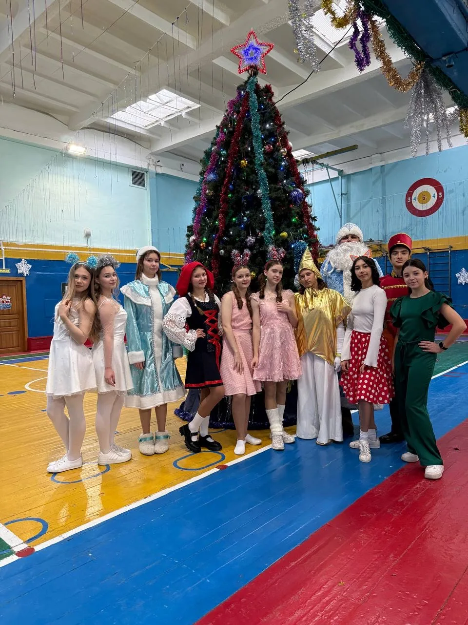 🎄 Волшебство для самых маленьких: в нашем лицее прошел новогодний утренник! 🎁  Мы с огромной радость