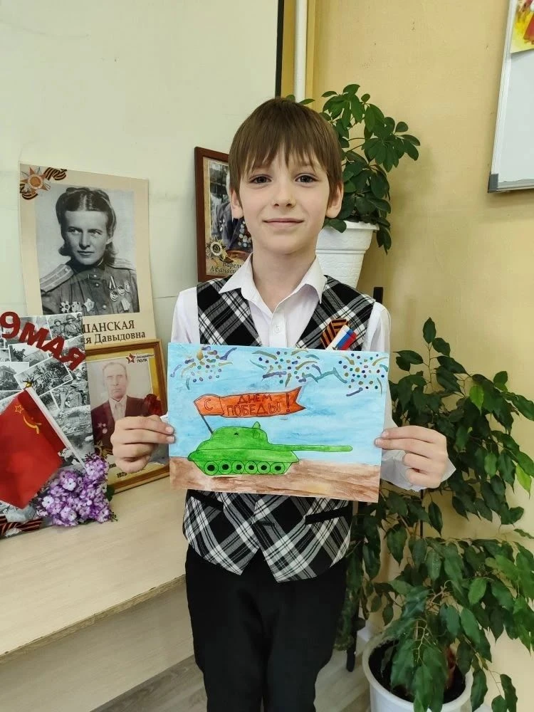 Конкурсы ко Дню Победы. Номинация: "Рисуем Победу". Участники: учащиеся школы. #ДеньПобеды#Плбеда81#
