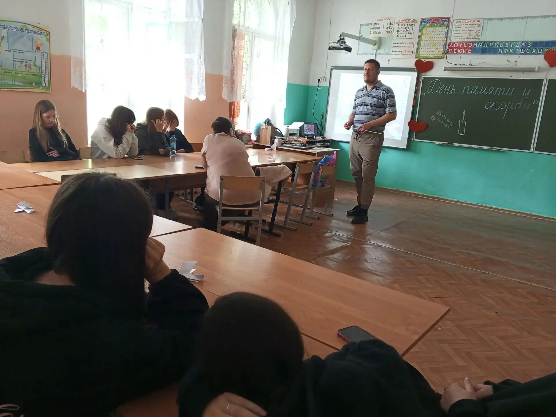 🫧ЛАГЕРЬ ТРУДА И ОТДЫХА🫧

💫В виду неблагоприятных погодных условий отряд "Рассвет" сегодня занимал