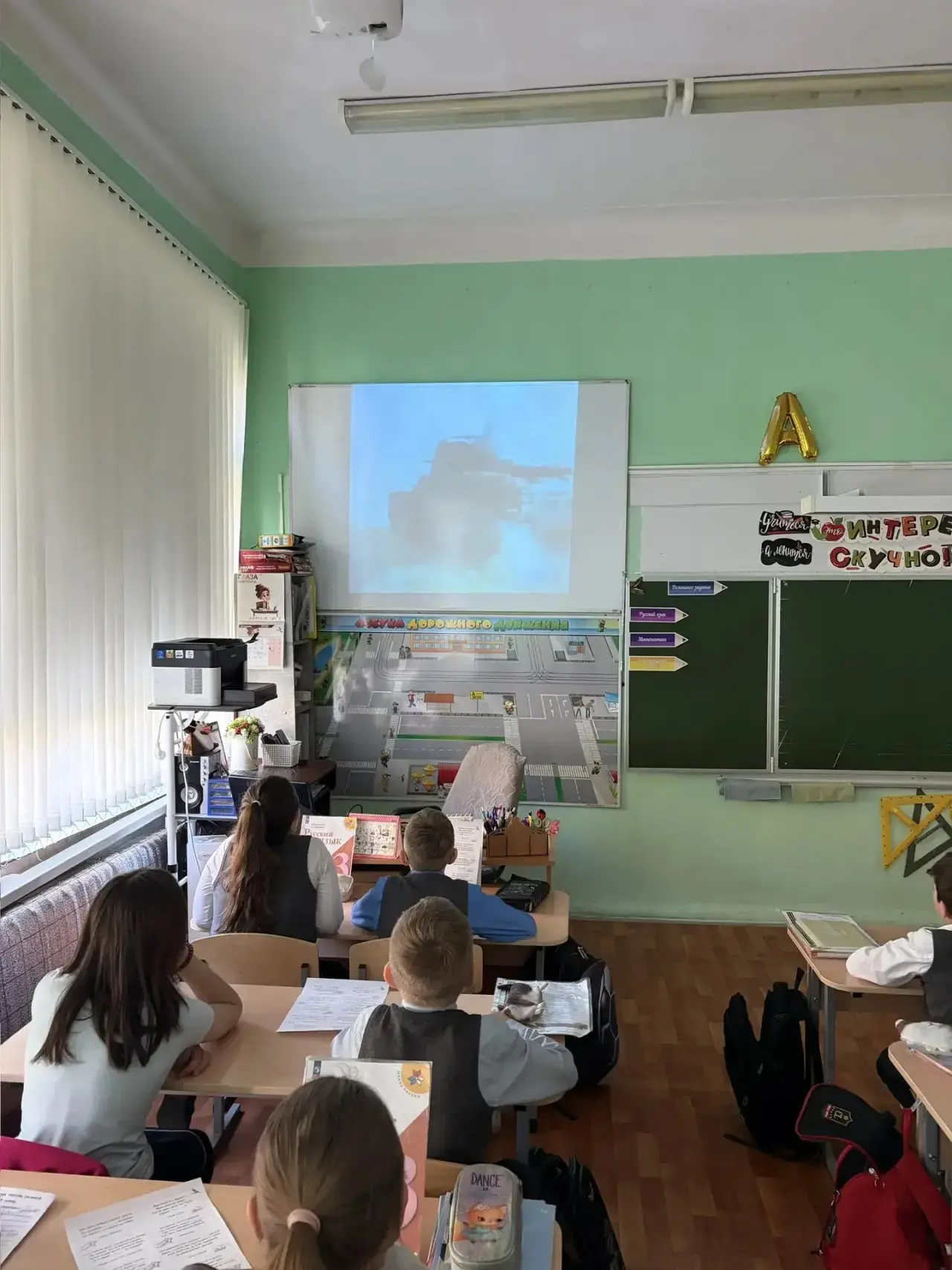 🎵 Песни, которые вели к Победе 🎵  Сегодня на «Разговоре о важном» мы вместе с ребятами погрузились в